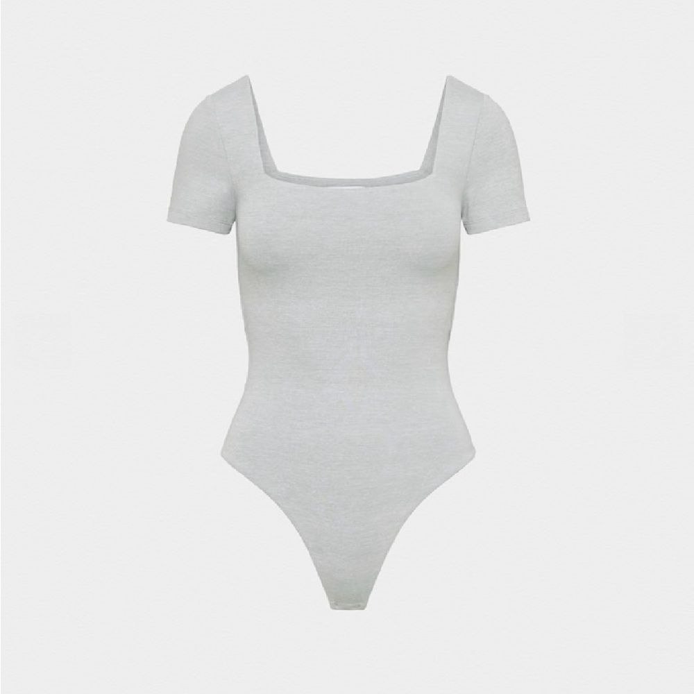 Aritzia Contour Squareneck Short Sleeve Hip T-Shirt